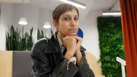 María Estévez tenía 33 años cuando en 2023 se sometió a una mastectomía. Descartó la reconstrucción mamaria Vivir sin una mama a causa del cáncer: "Es mi nueva identidad, quiero más a mi cuerpo"