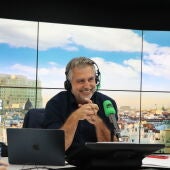 Carlos Alsina, director de 'Más de uno', durante un programa en directo