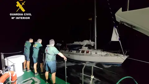 El rescate fue difícil por el mal tiempo que había El rescate fue difícil por el mal tiempo que había