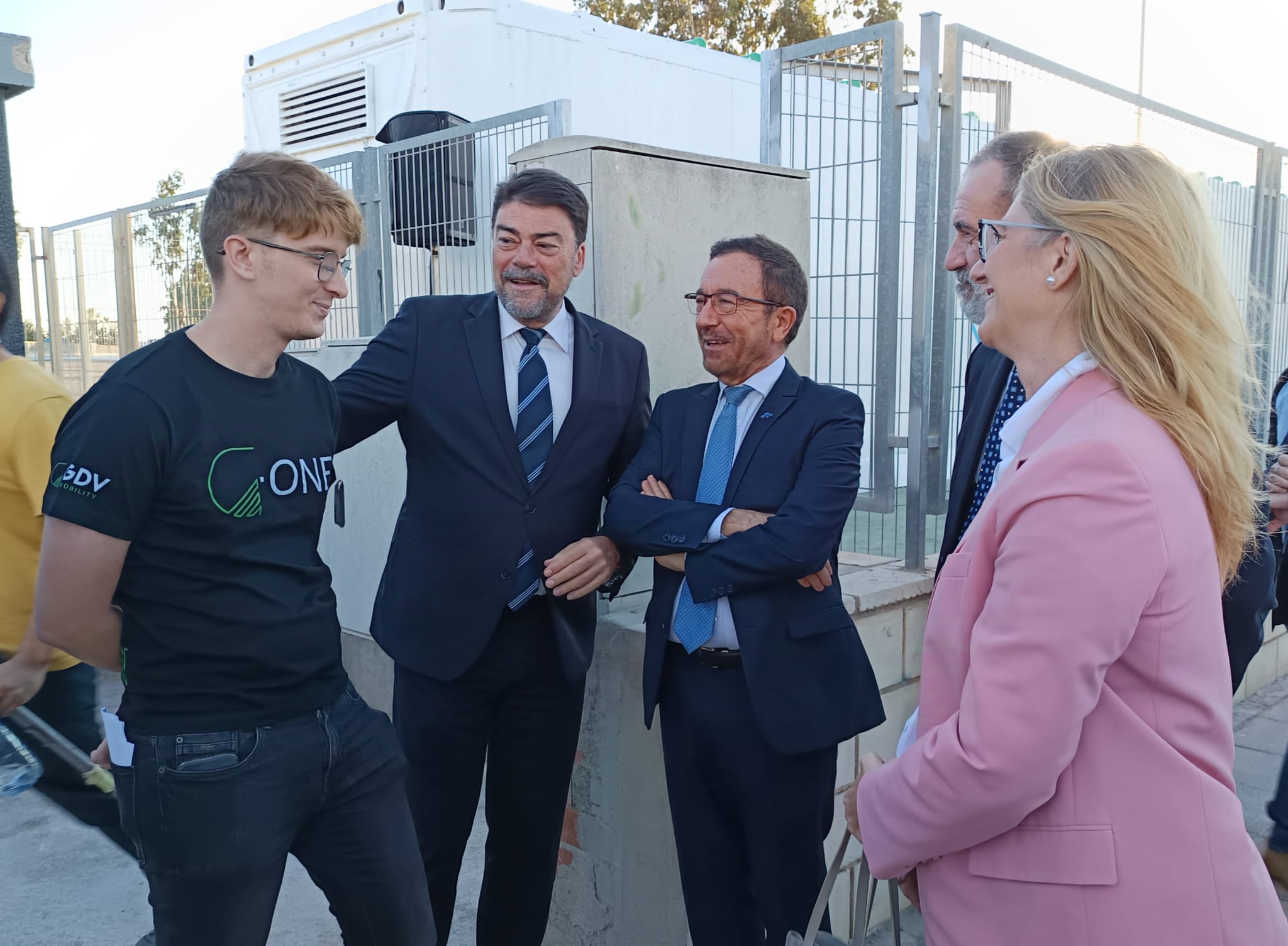 La idea de un joven alicantino se hace realidad con la batería más grande del mundo La idea de un joven alicantino se hace realidad con la batería más grande del mundo