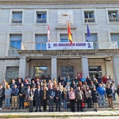 minuto de silencio convocado a las puertas de la Subdelegación del Gobierno como muestra de la más absoluta repulsa por el asesinato de una mujer por violencia de género en Arroyo de Cuéllar. minuto de silencio convocado a las puertas de la Subdelegación del Gobierno como muestra de la más absoluta repulsa por el asesinato de una mujer por violencia de género en Arroyo de Cuéllar.