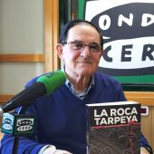 Paco López con su libro La Roca Tarpeya