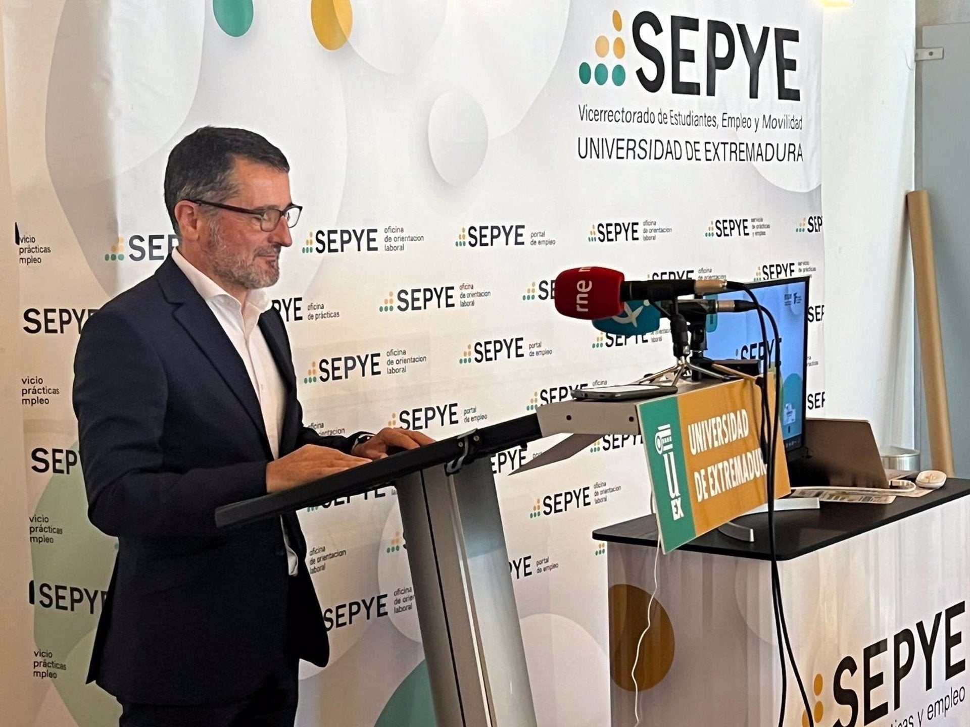 La Junta colabora con la Universidad de Extremadura en la mejora de la empleabilidad de los estudiantes y egresados La Junta colabora con la Universidad de Extremadura en la mejora de la empleabilidad de los estudiantes y egresados