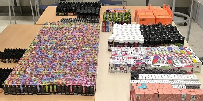 La Policía Local de Benidorm interviene dos mil 'vappers' que incumplen la ley sanitaria La Policía Local de Benidorm interviene dos mil 'vappers' que incumplen la ley sanitaria