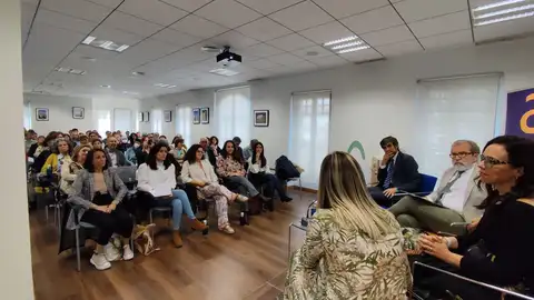 La Asociación Española Contra el Cáncer en Cáceres pone sobre la mesa ‘La realidad sobre el cáncer de mama' La Asociación Española Contra el Cáncer en Cáceres pone sobre la mesa ‘La realidad sobre el cáncer de mama'