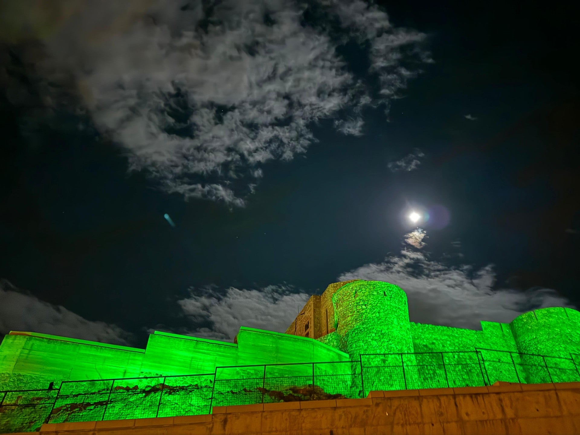 Onda iluminará el Castillo de las 300 torres de color verde para arrancar la Fira 2024 Onda iluminará el Castillo de las 300 torres de color verde para arrancar la Fira 2024