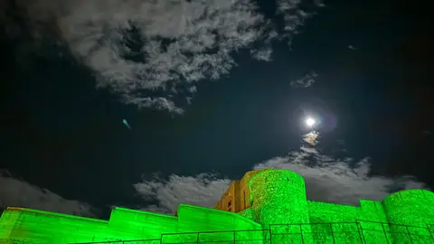 Onda iluminará el Castillo de las 300 torres de color verde para arrancar la Fira 2024 Onda iluminará el Castillo de las 300 torres de color verde para arrancar la Fira 2024