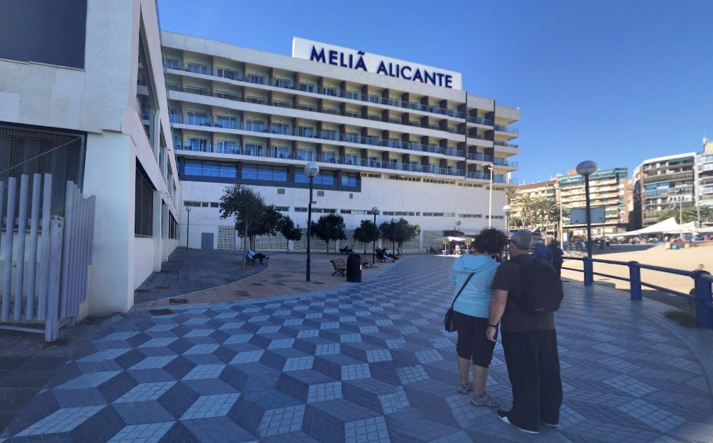 La opción de la escollera junto al Meliá no convence a los vendedores de la Explanada La opción de la escollera junto al Meliá no convence a los vendedores de la Explanada