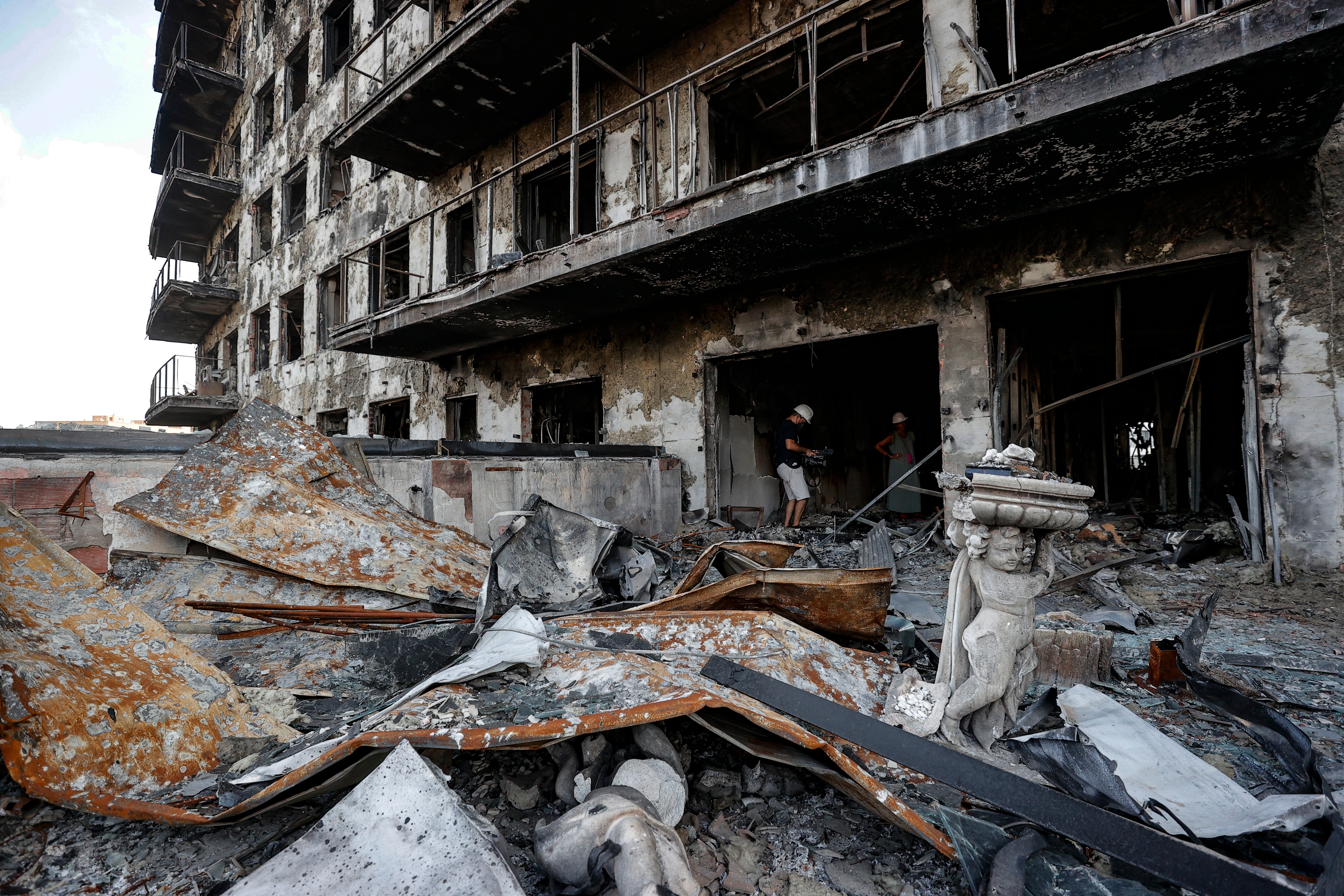 Ejecutado entre el 15 y el 20 % del desescombro del edificio incendiado en el barrio de Campanar de València Ejecutado entre el 15 y el 20 % del desescombro del edificio incendiado en el barrio de Campanar de València