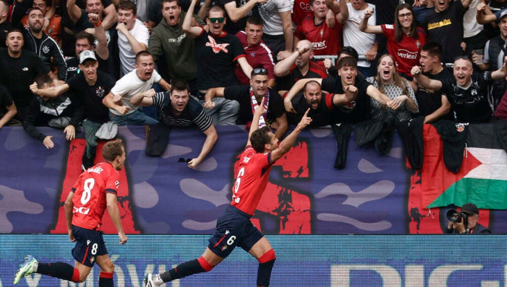 Lucas Torró celebra el gol del empate