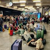 Suspendidos 19 trenes entre Madrid, Valencia y Murcia tras la incidencia en Atocha