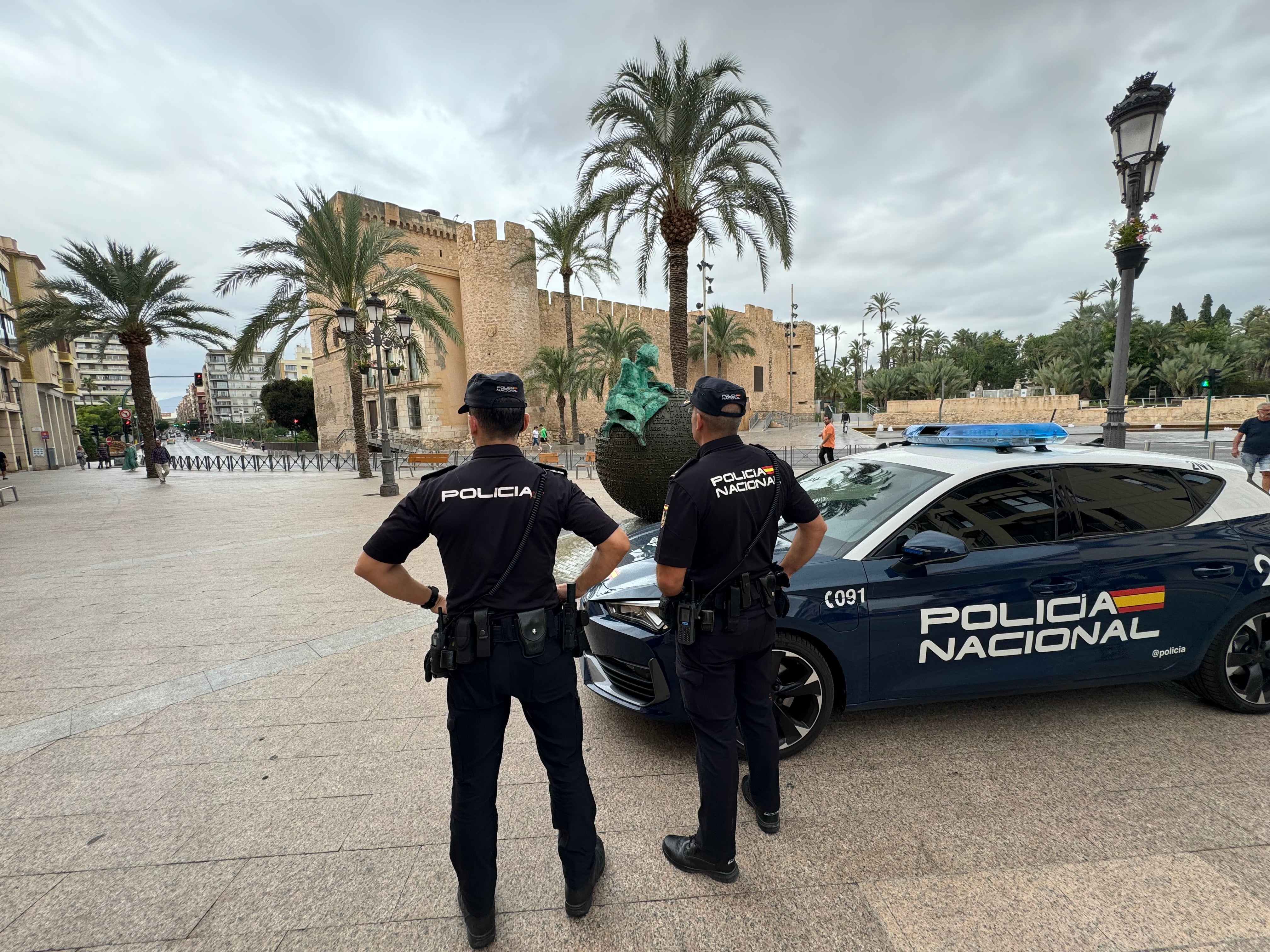 La Policía Nacional detiene en Elche a cinco jóvenes por la agresión a un hombre en agosto La Policía Nacional detiene en Elche a cinco jóvenes por la agresión a un hombre en agosto
