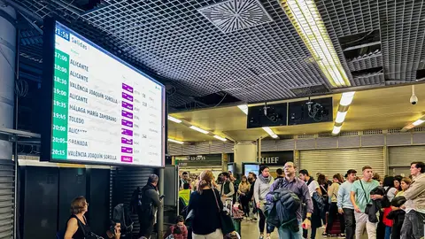 Renfe suspende 19 trenes este domingo entre Madrid, la Comunidad Valenciana y Murcia Renfe suspende 19 trenes este domingo entre Madrid, la Comunidad Valenciana y Murcia