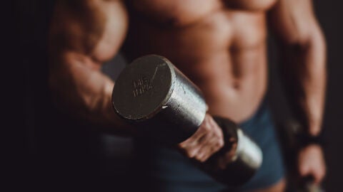 Imagen de archivo de un hombre entrenando 