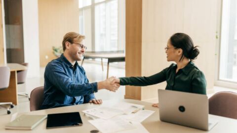 La gu&iacute;a definitiva para negociar un sueldo m&aacute;s alto: todo lo que debes saber