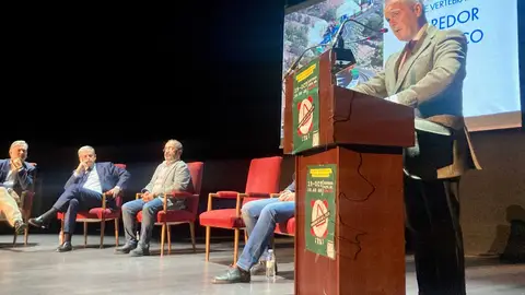 La Junta exige al Gobierno los compromisos del AVE Madrid-Lisboa por Extremadura en 2030 y el Tren Ruta de la Plata en 2040 La Junta exige al Gobierno los compromisos del AVE Madrid-Lisboa por Extremadura en 2030 y el Tren Ruta de la Plata en 2040