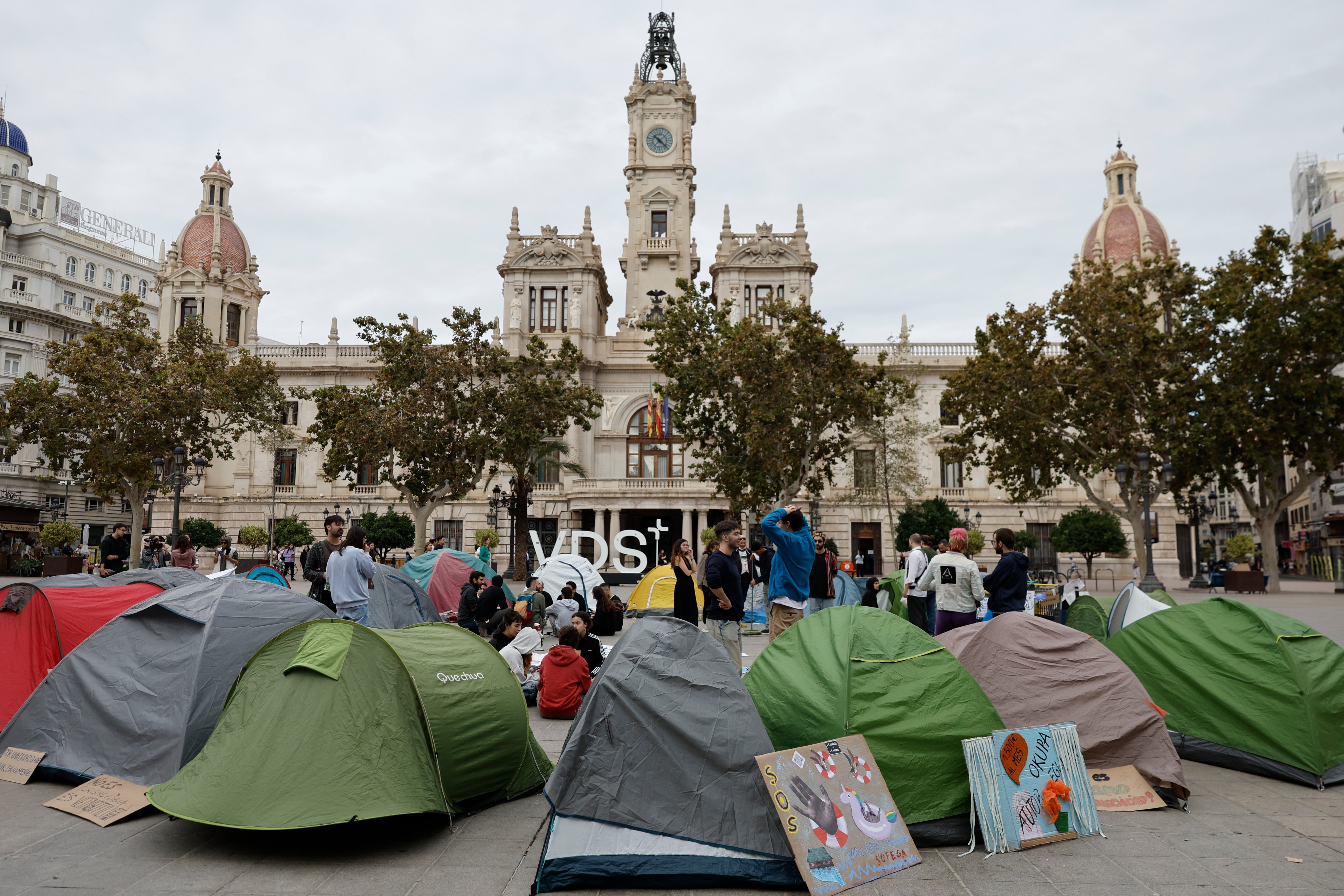 La acampada en València por el derecho a la vivienda se mantiene: "Está teniendo un impacto positivo" La acampada en València por el derecho a la vivienda se mantiene: "Está teniendo un impacto positivo"