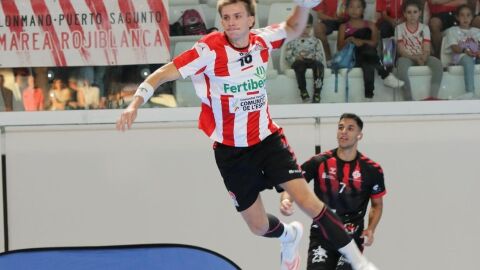 Uno de los momentos del encuentro entre el Fertiberia Balonmano y Balonmano Lanzarote Ciudad de Arrecife