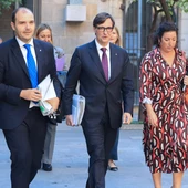 Salvador Illa, amb la consellera d'Economia, Alícia Romero; i el de Presidència, Albert Dalmau Salvador Illa, amb la consellera d'Economia, Alícia Romero; i el de Presidència, Albert Dalmau