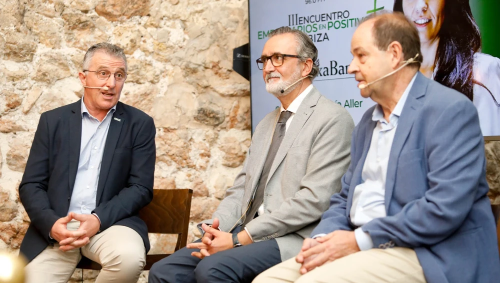 Alfonso Rojo, Rafael Romero y José Antonio Roselló durante su intervención Alfonso Rojo, Rafael Romero y José Antonio Roselló durante su intervención