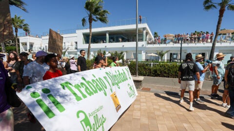 Protestas contra el modelo tur&iacute;stico de masas en Maspalomas, sur de Gran Canaria 