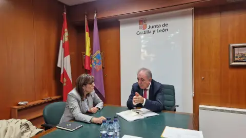 La Junta y el Ayuntamiento de Cisneros colaboran para fomentar el empleo local y facilitar el acceso a la vivienda .