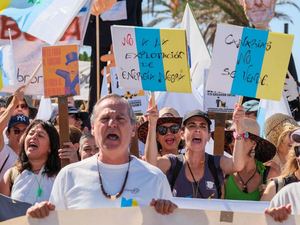 Miles de personas protestan en españa contra el turismo masivo foto ...