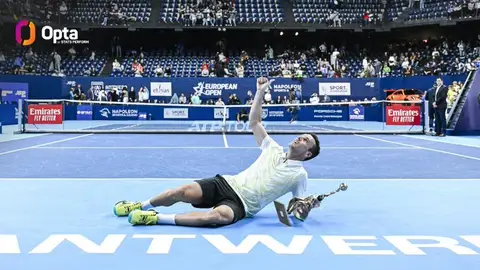 Un gran Bautista vuelve a levantar un trofeo dos años después Un gran Bautista vuelve a levantar un trofeo dos años después