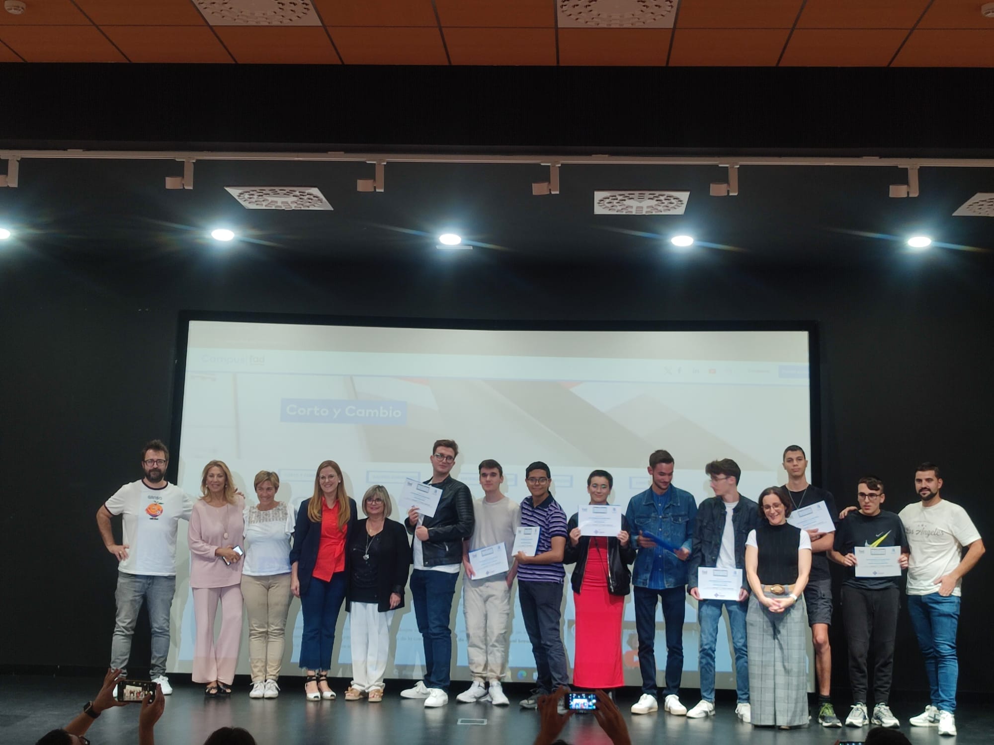 El corto de un grupo de jóvenes de Aspe se lleva el premio del programa ‘Corto y cambio de este año El corto de un grupo de jóvenes de Aspe se lleva el premio del programa ‘Corto y cambio de este año