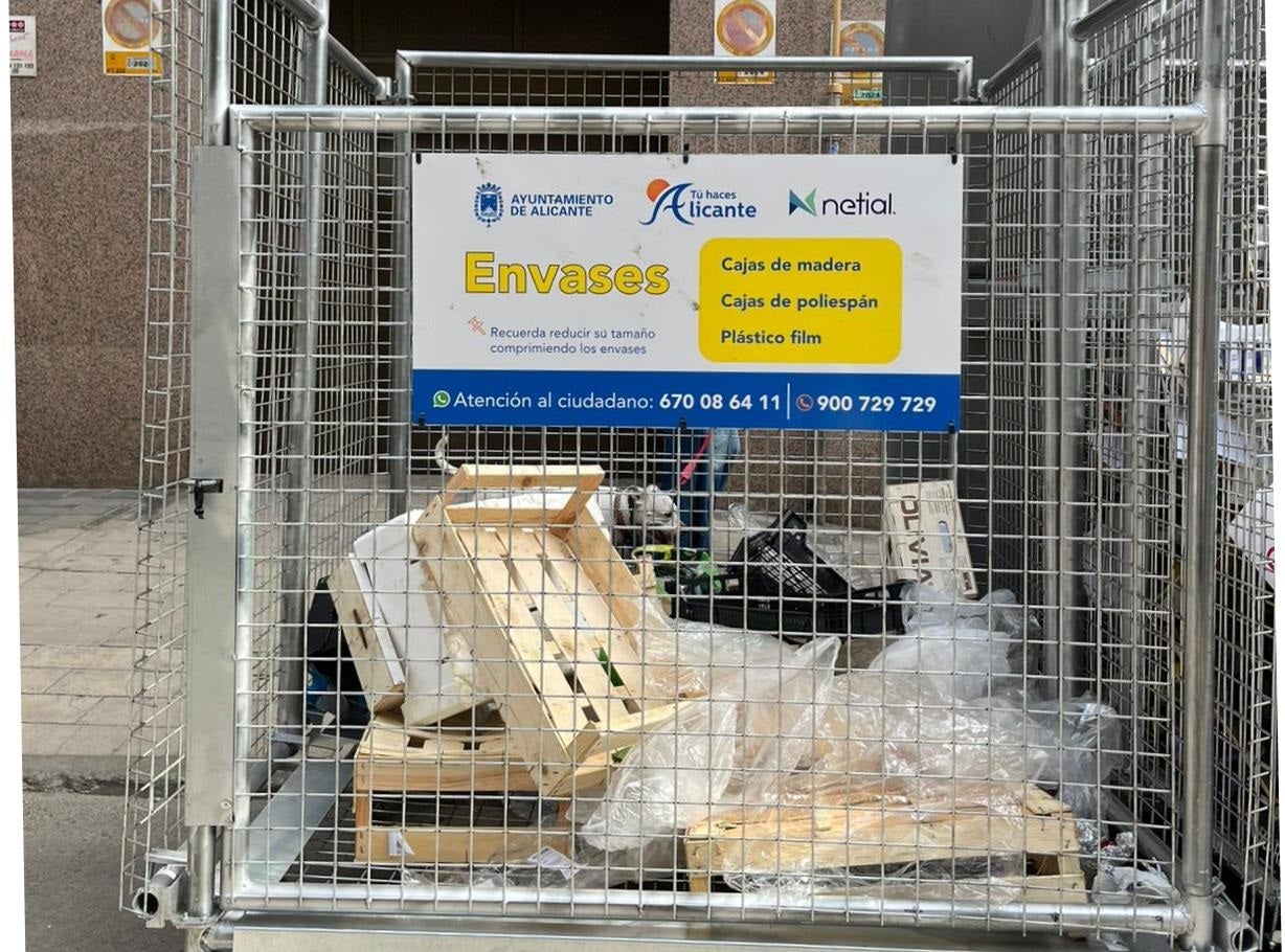 Alicante instala nuevos dispositivos en los mercadillos para facilitar a los comerciantes la separación de residuos Alicante instala nuevos dispositivos en los mercadillos para facilitar a los comerciantes la separación de residuos