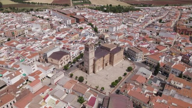 Cienfuegos defiende la fusión de Montijo y Puebla de la Calzada mientras Delfa considera que "saldrían perjudicados" Cienfuegos defiende la fusión de Montijo y Puebla de la Calzada mientras Delfa considera que "saldrían perjudicados"
