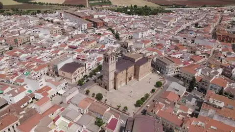 Cienfuegos defiende la fusión de Montijo y Puebla de la Calzada mientras Delfa considera que "saldrían perjudicados" Cienfuegos defiende la fusión de Montijo y Puebla de la Calzada mientras Delfa considera que "saldrían perjudicados"