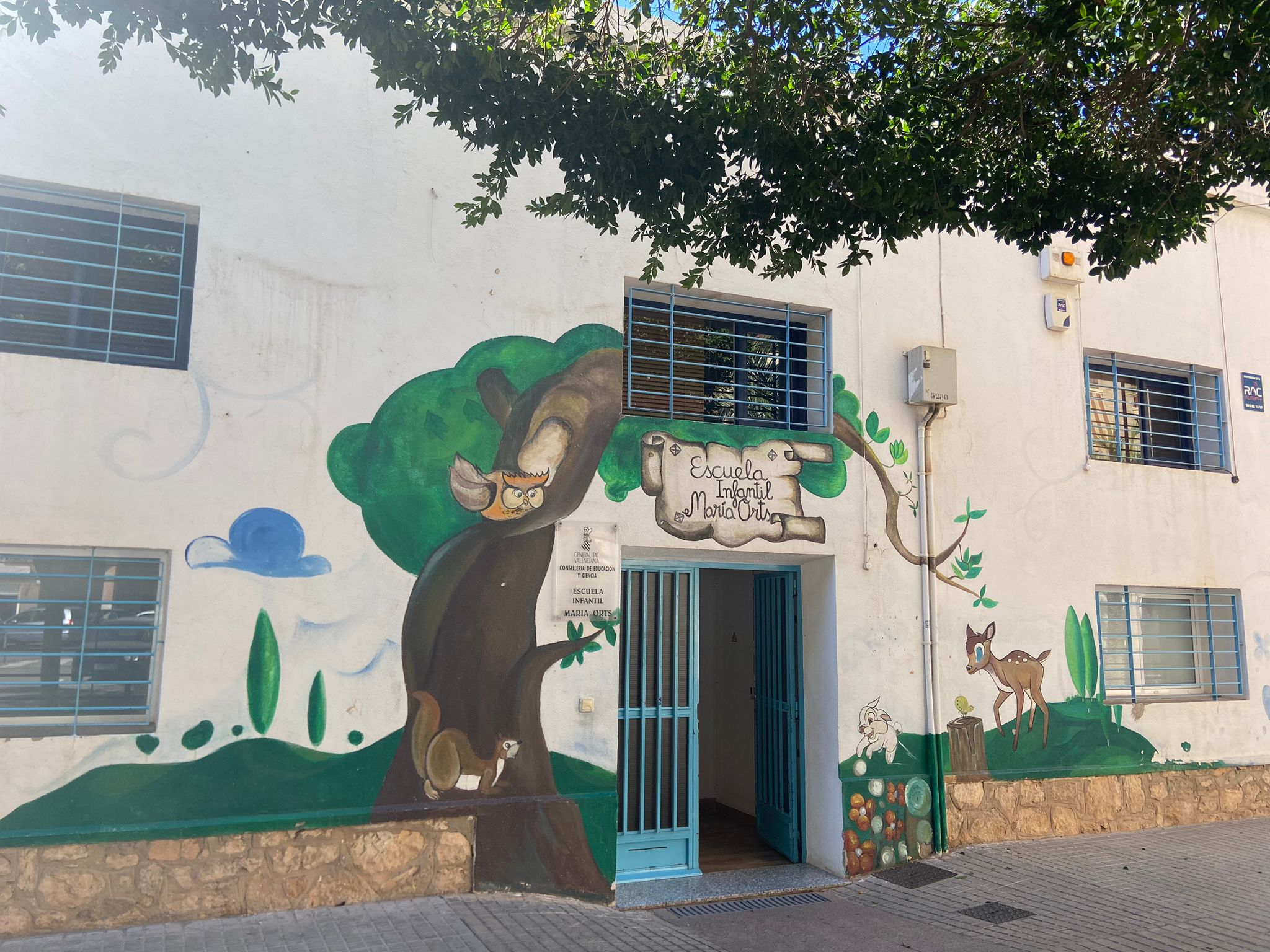 Los padres de alumnos de la escuela infantil María Orts de Elche denuncian la falta de educadoras Los padres de alumnos de la escuela infantil María Orts de Elche denuncian la falta de educadoras