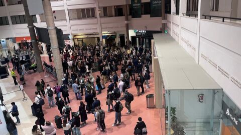 Viajeros esperando el Avant en la estación de Ciudad Real