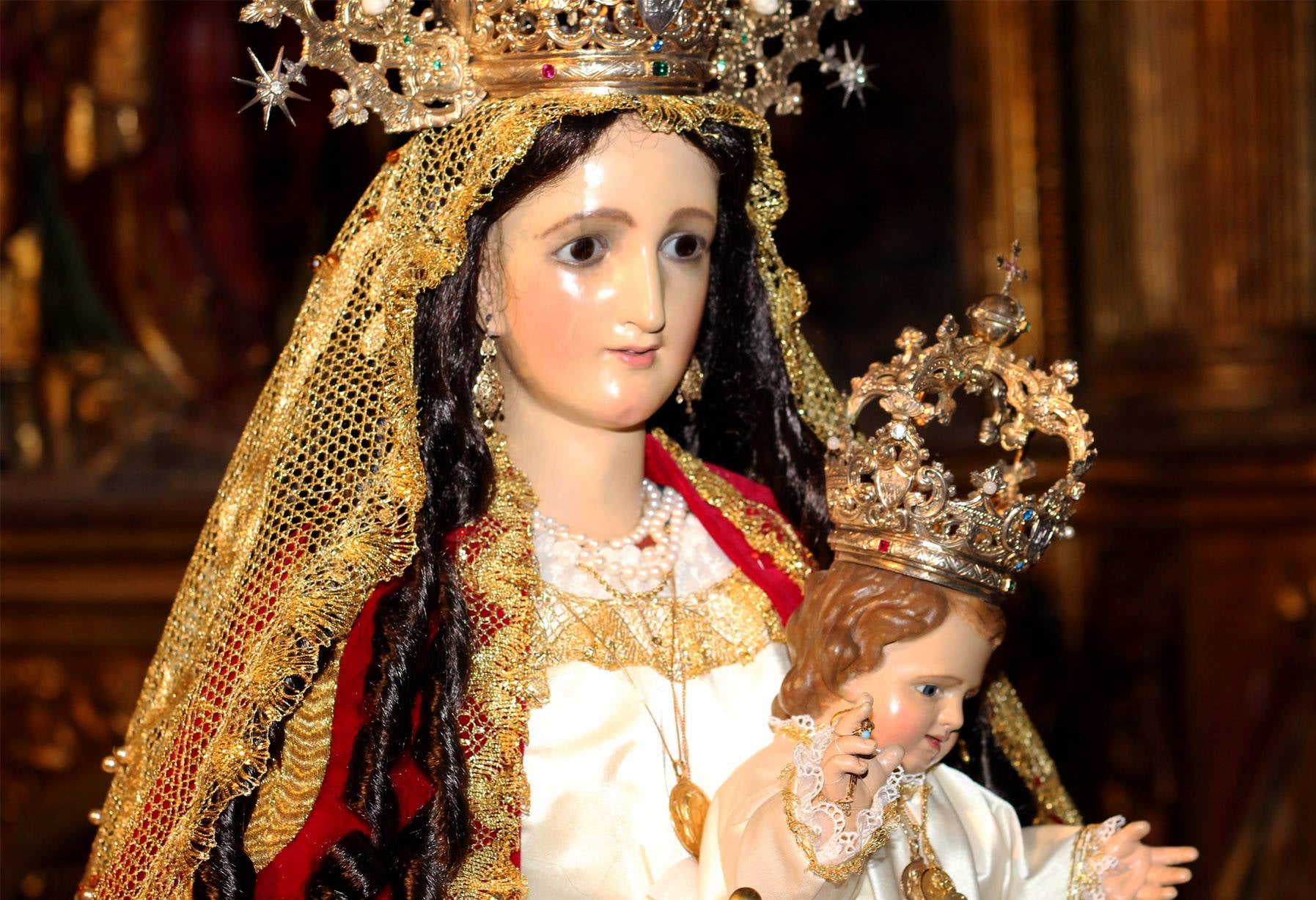 Torre de Juan Abad vive con indignación el robo de las joyas de su patrona, la Virgen de la Vega Torre de Juan Abad vive con indignación el robo de las joyas de su patrona, la Virgen de la Vega