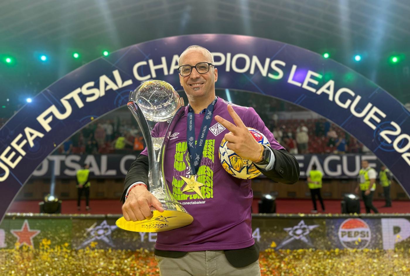 Antonio Vadillo protagoniza un documental sobre el tercer título europeo del Palma Futsal Antonio Vadillo protagoniza un documental sobre el tercer título europeo del Palma Futsal