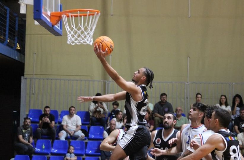 El Servigroup Benidorm de Baloncesto, líder de su grupo tras vencer al Luicentum (66-58) El Servigroup Benidorm de Baloncesto, líder de su grupo tras vencer al Luicentum (66-58)