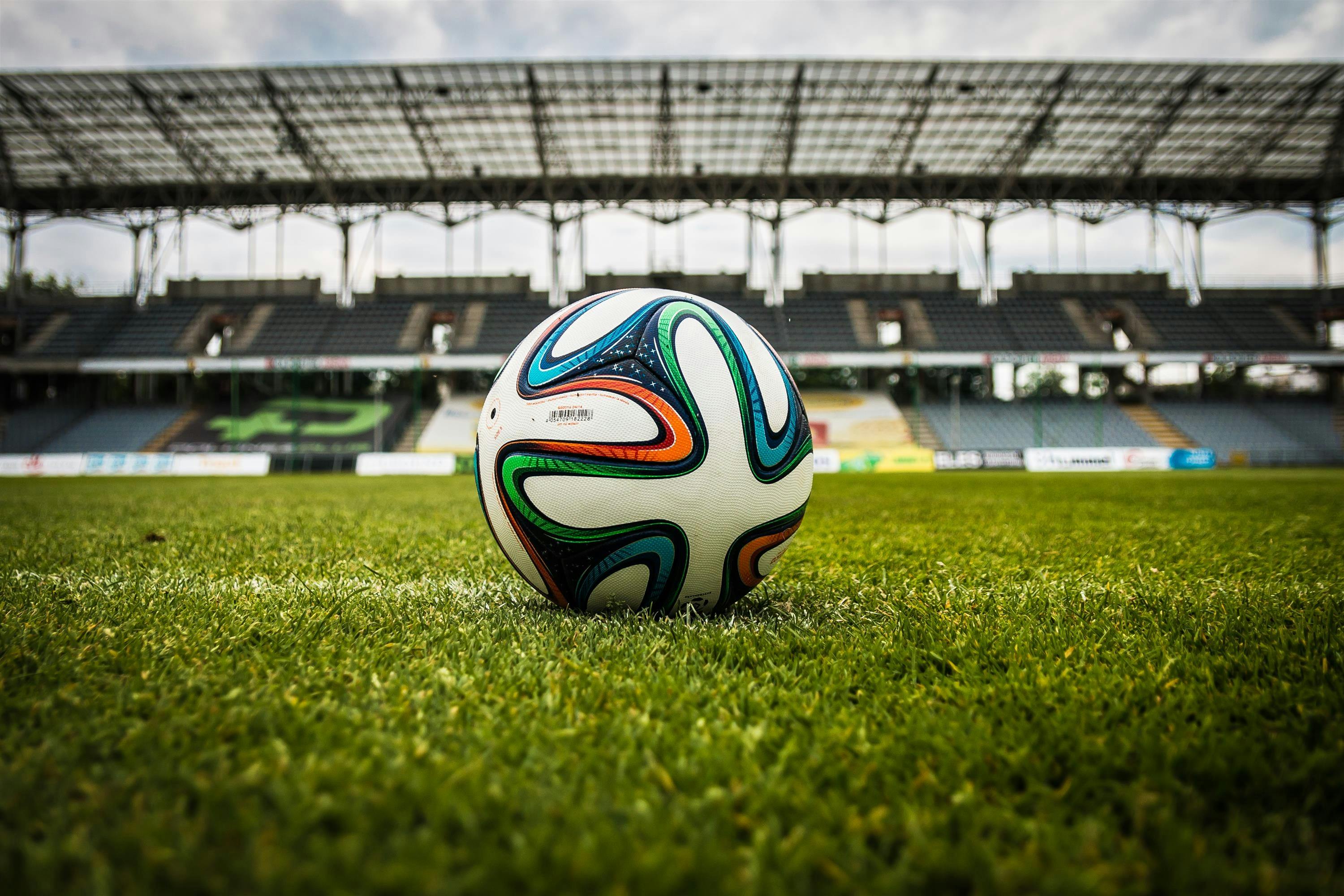 Los futbolistas tienen más riesgo de padecer enfermedades neurodegenerativas por el aumento de golpes en la cabeza Los futbolistas tienen más riesgo de padecer enfermedades neurodegenerativas por el aumento de golpes en la cabeza