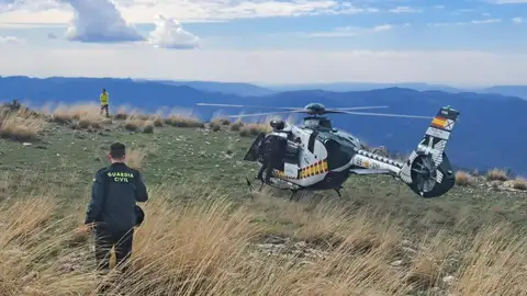 Miembros de la Guardia Civil en tareas de rescate de la avioneta siniestrada en Jaén Miembros de la Guardia Civil en tareas de rescate de la avioneta siniestrada en Jaén