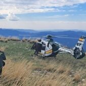 Miembros de la Guardia Civil en tareas de rescate de la avioneta siniestrada en Jaén