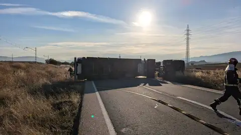 Camión accidentado en la N-420 Camión accidentado en la N-420