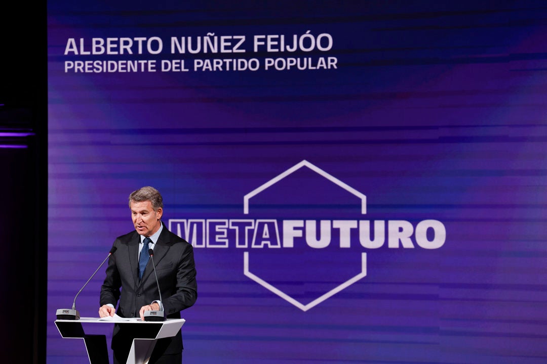 Feijóo zanja la polémica del plantón de Ayuso a Sánchez y critica al Gobierno por poner en peligro las instituciones Feijóo zanja la polémica del plantón de Ayuso a Sánchez y critica al Gobierno por poner en peligro las instituciones