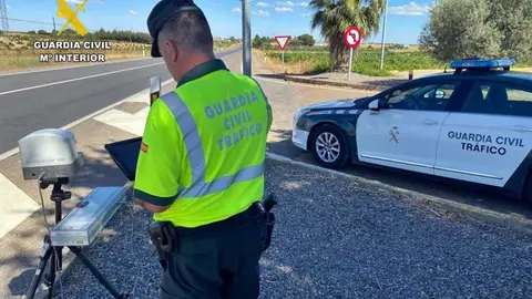 Un conductor es 'cazado' a 254 km/h en la autovía A-5 en Guareña Un conductor es 'cazado' a 254 km/h en la autovía A-5 en Guareña