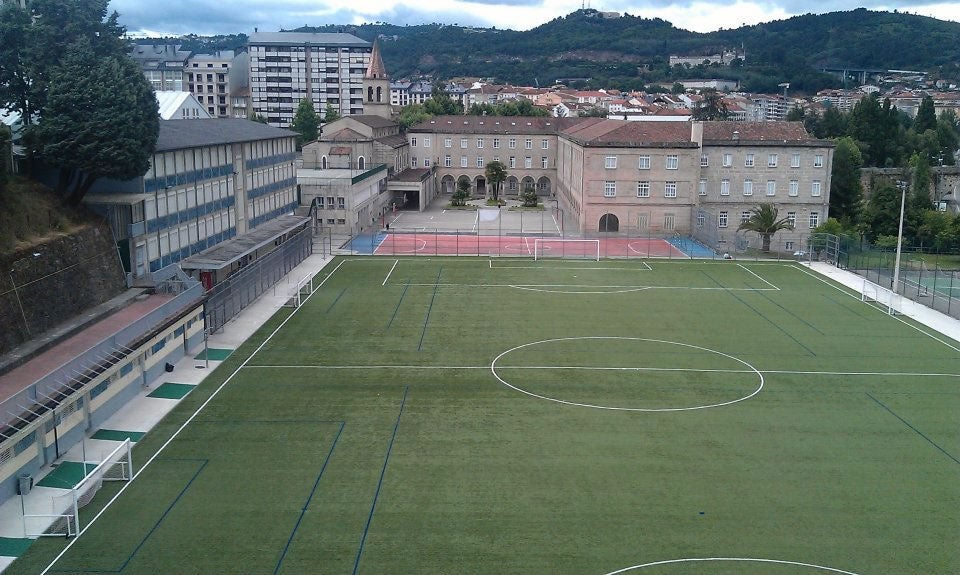 Cae un valado e fire a dous homes no colexio salesiano de Ourense Cae un valado e fire a dous homes no colexio salesiano de Ourense