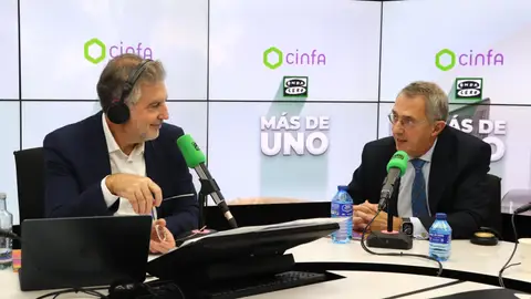 Carlos Alsina y el presidente de Laboratorios Cinfa, Enrique Ordieres Carlos Alsina y el presidente de Laboratorios Cinfa, Enrique Ordieres