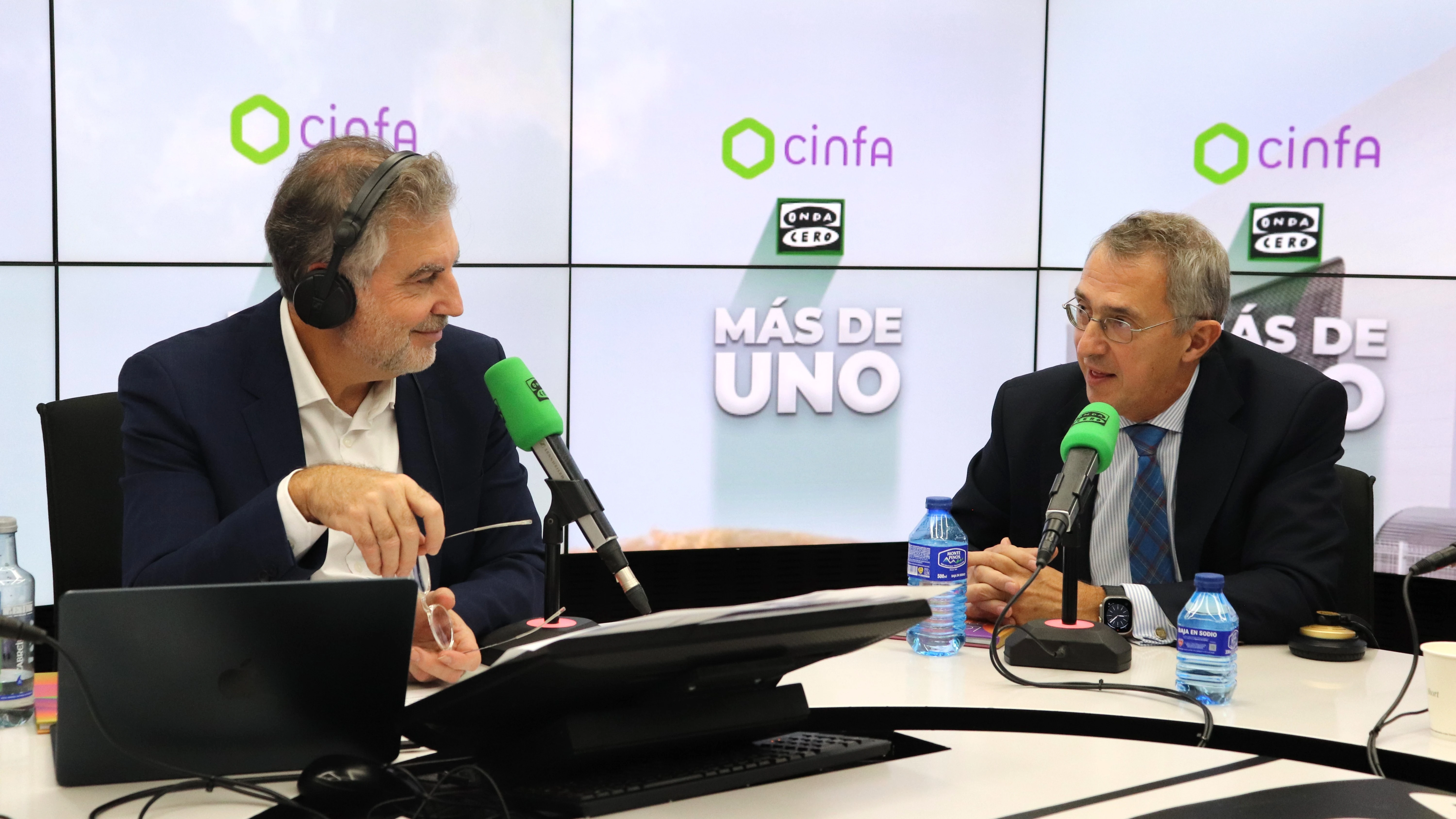 Carlos Alsina y el presidente de Laboratorios Cinfa, Enrique Ordieres