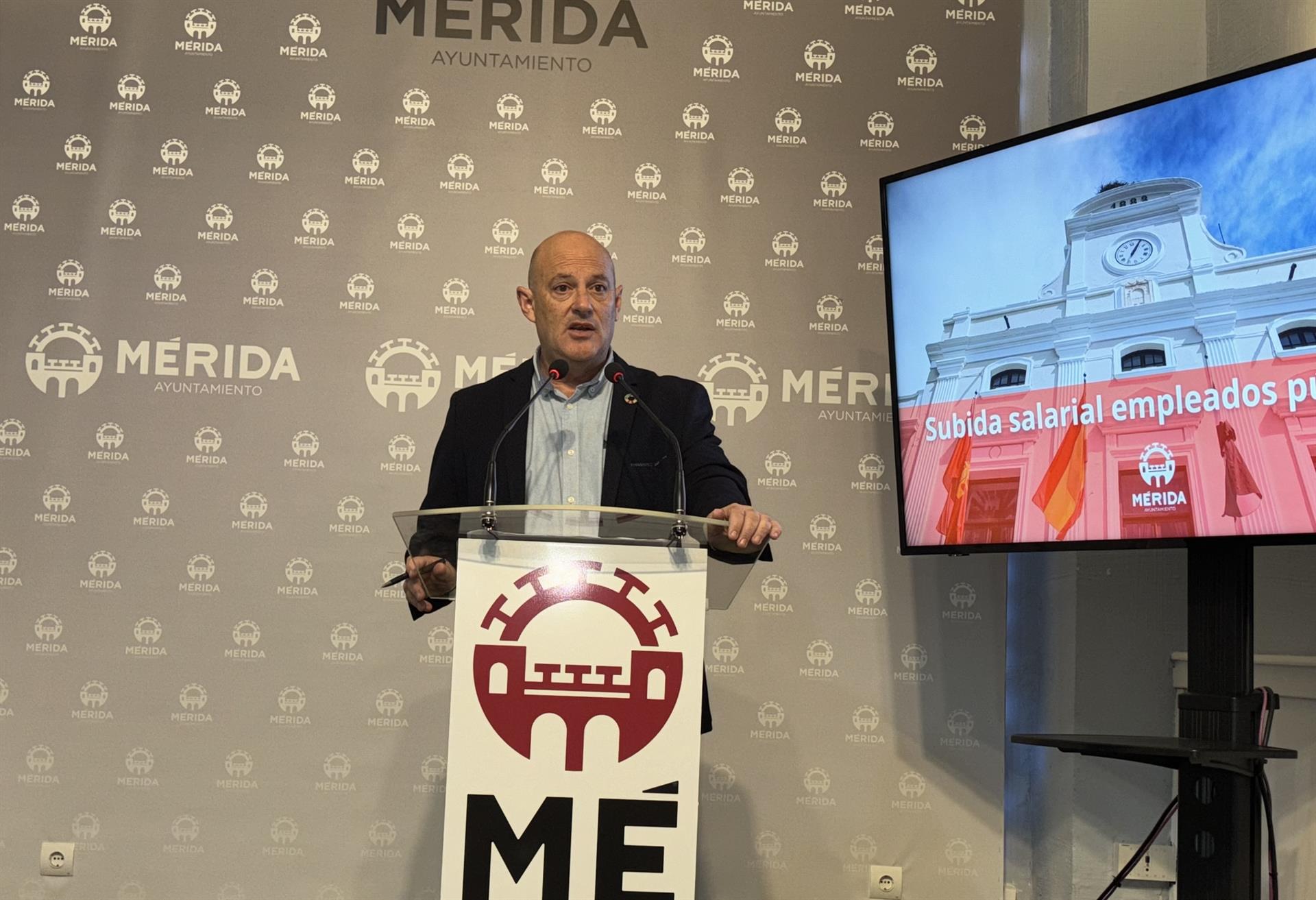 Los 750 empleados públicos del Ayuntamiento de Mérida recibirán la subida del 2% en sus nóminas de octubre Los 750 empleados públicos del Ayuntamiento de Mérida recibirán la subida del 2% en sus nóminas de octubre