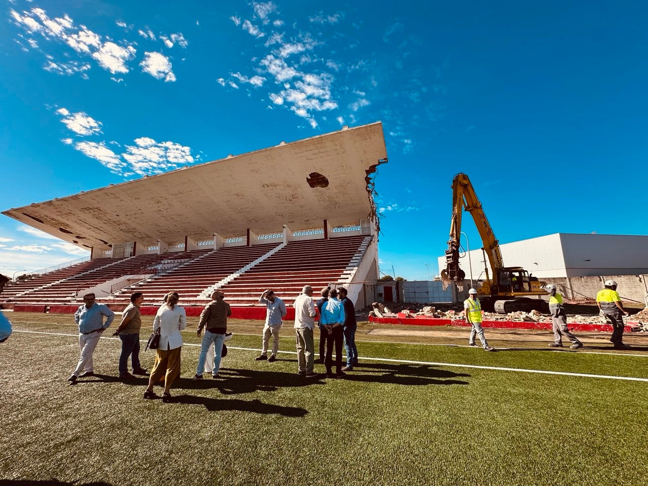Comienza la rehabilitación del Estadio José del Cuvillo con la demolición de la cubierta de la tribuna Comienza la rehabilitación del Estadio José del Cuvillo con la demolición de la cubierta de la tribuna