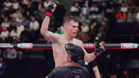 El valenciano Dani Bárez tras su combate en París El valenciano Dani Bárez tras su combate en París