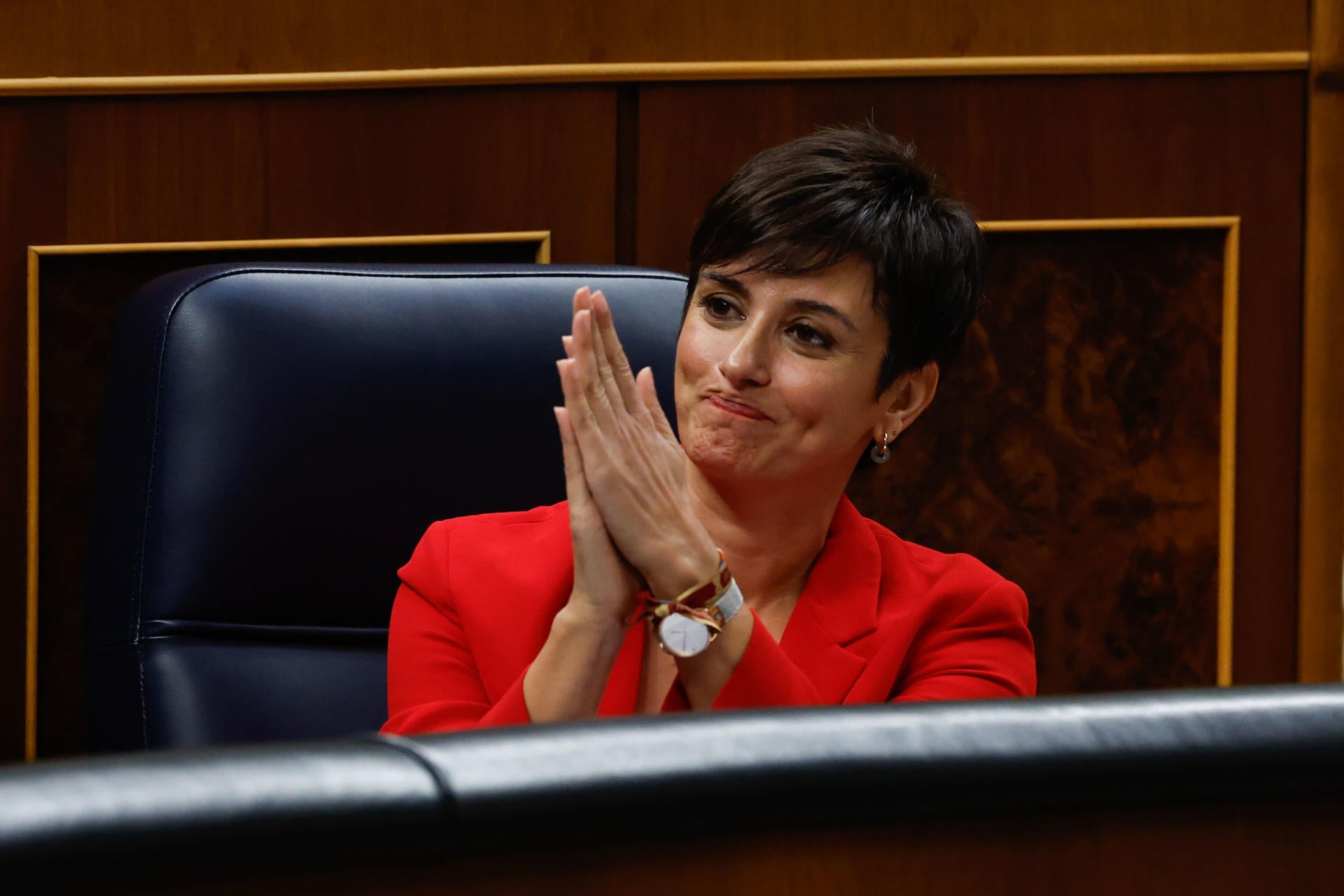 Sumar y los socios de Gobierno, contra la ministra de Vivienda: "No le queda más tiempo que a un piso de 600 euros en Idealista" Sumar y los socios de Gobierno, contra la ministra de Vivienda: "No le queda más tiempo que a un piso de 600 euros en Idealista"